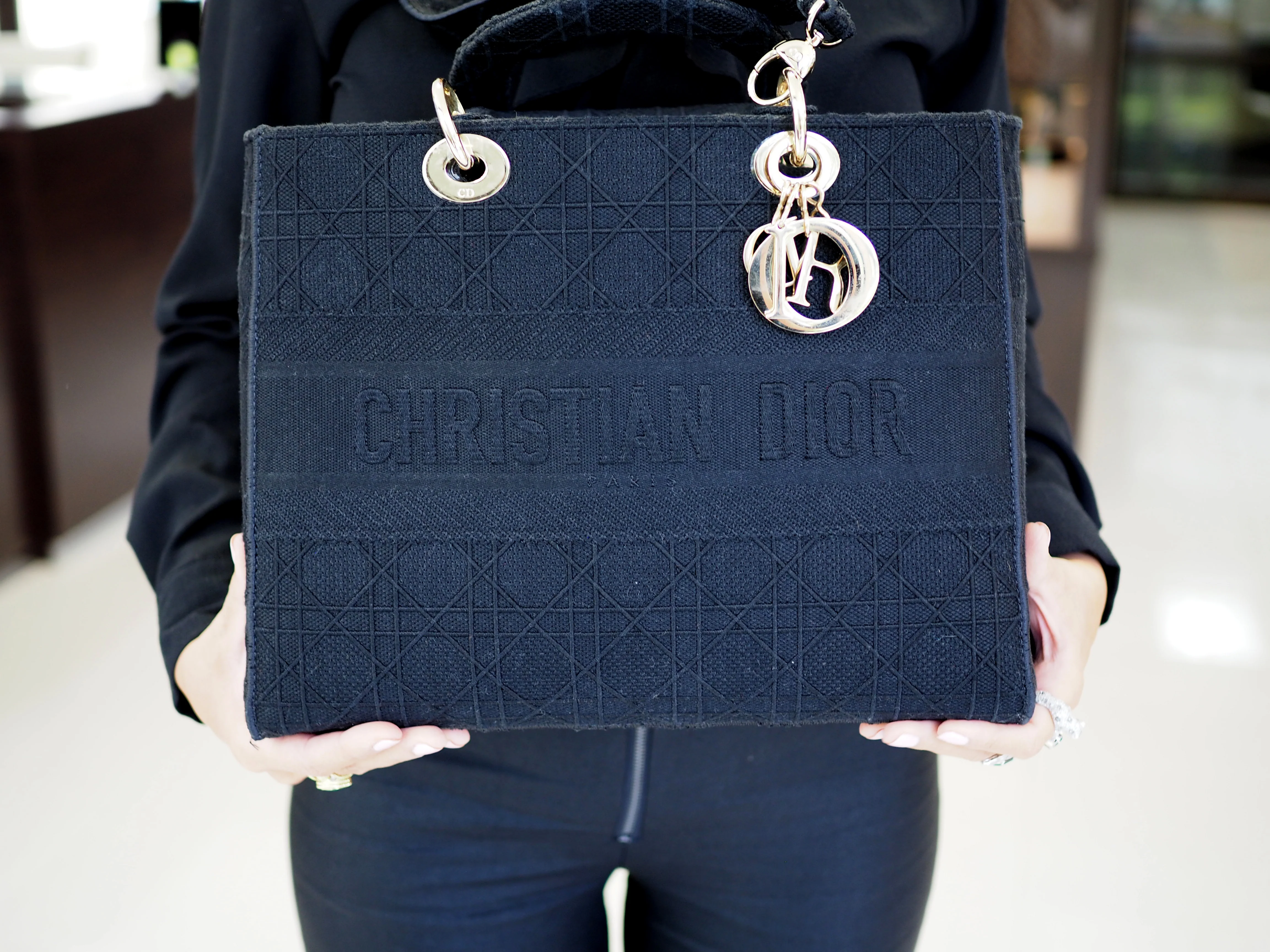 Pre-Owned Christian Dior Medium D-Lite Cannage Embroidered Canvas Handbag - Image 4