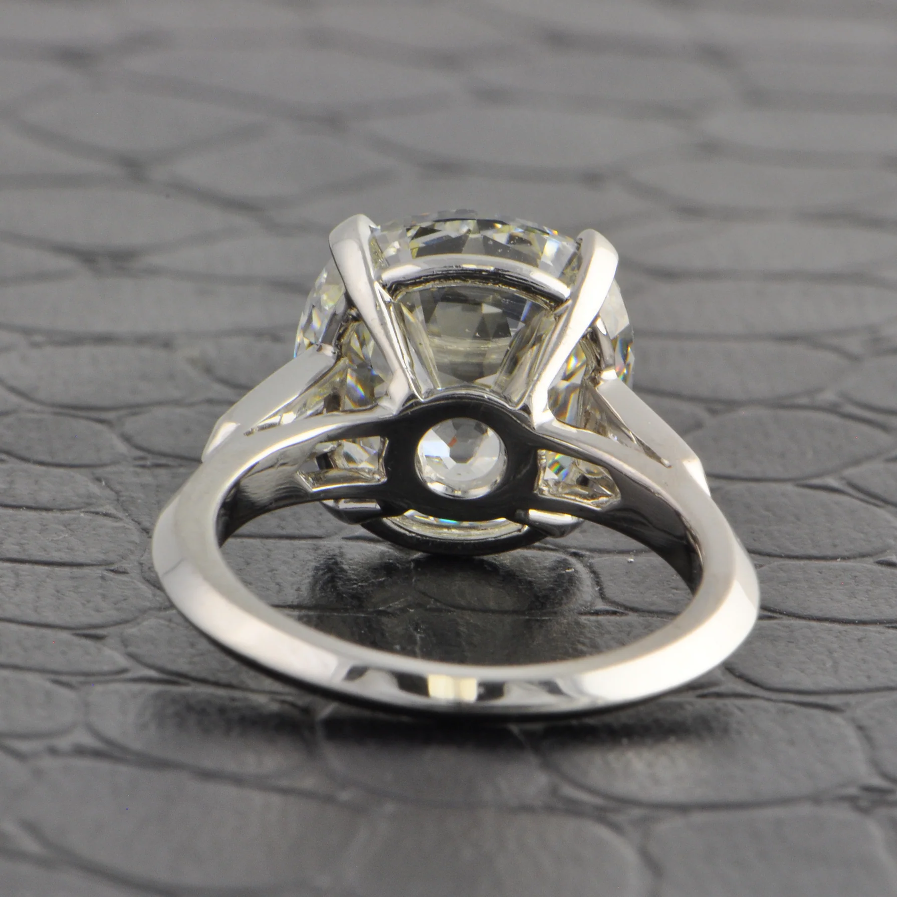 Stunning Vintage 8.31 ct. J-VS1 Antique Cushion Cut Diamond Engagement Ring in Platinum - Image 3